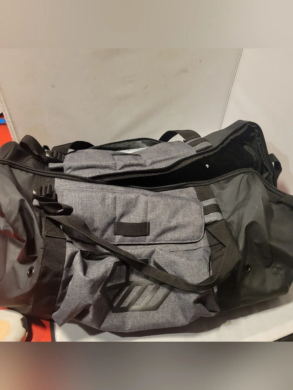 Gray Men's Duffel Bag - Versatile Travel & Gym Carry